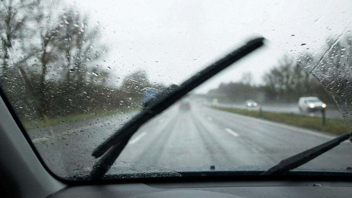 آموزش رفع صدای آزاردهنده برف پاککن و حل مشکل رد انداختن روی شیشه